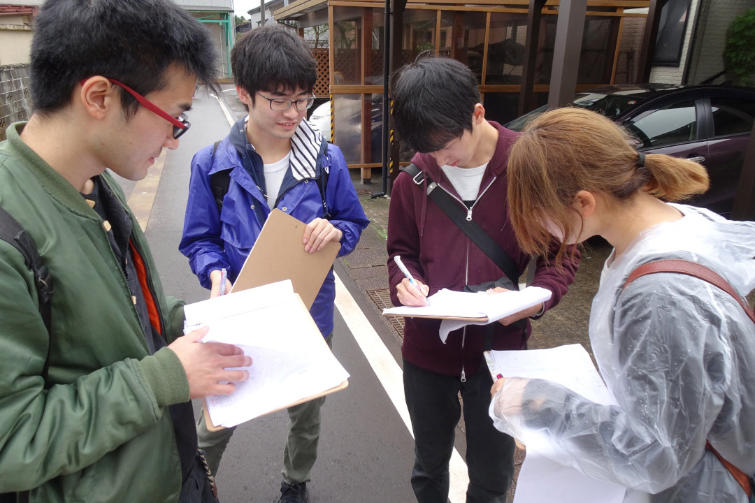 第1回街歩きの様子の写真です